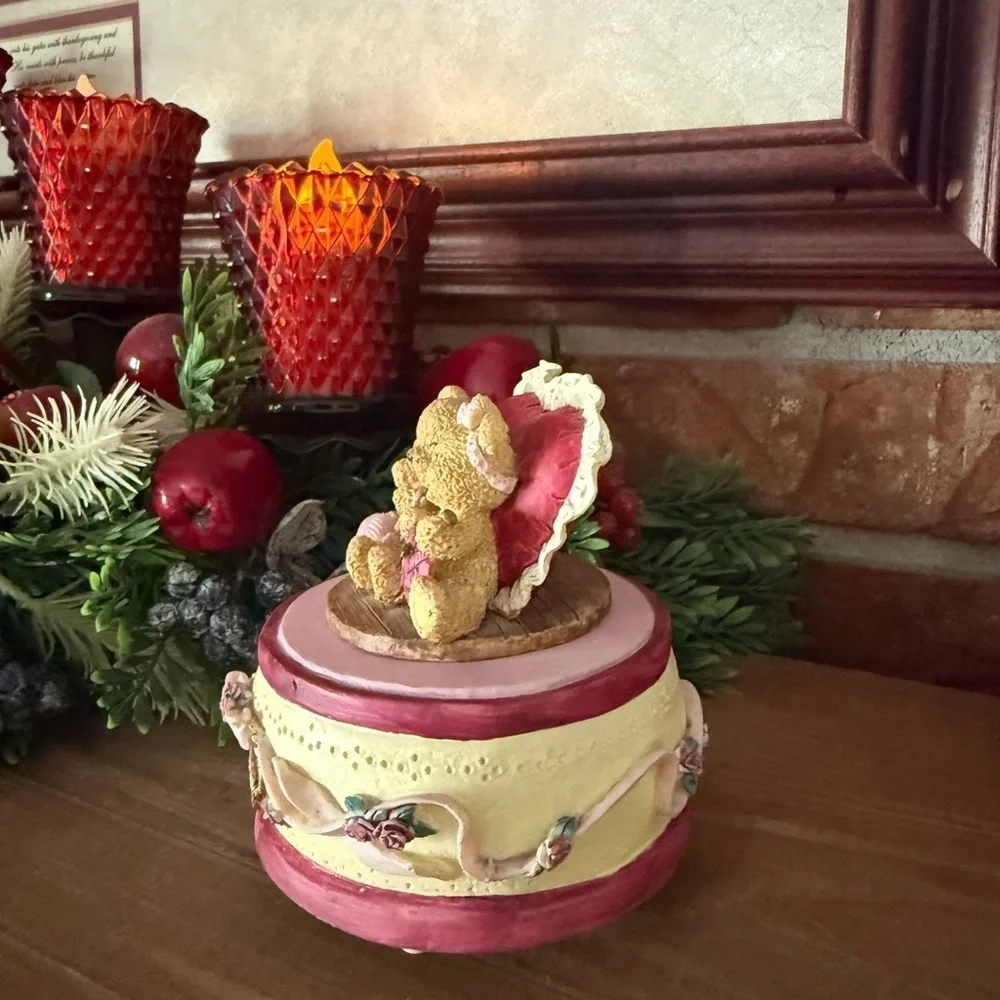 Vintage Bears & Friends Gold Collection Charming Musical Love Bear Figurine